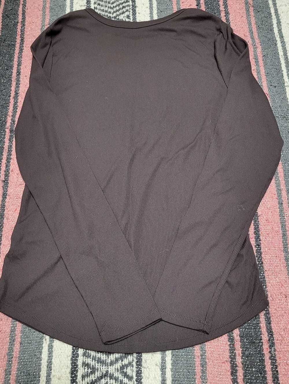 5/$15 long sleeve top - Picture 2 of 3